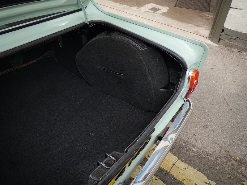 Vauxhall 1966 Vauxhall Viva HA 90 Deluxe