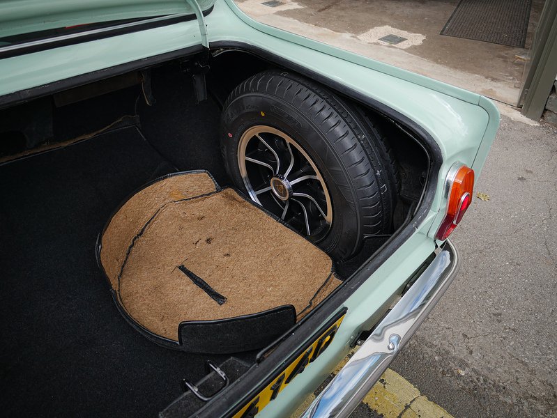Vauxhall 1966 Vauxhall Viva HA 90 Deluxe