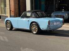 Triumph TR4  
