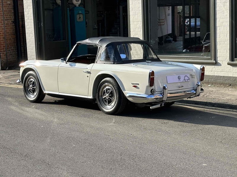 Triumph 1968 Triumph TR5 PI manual O/D