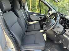 Renault Trafic dCi ENERGY 27 Sport Nav 2 Berth Camper Van - U1011