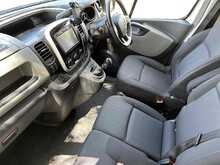 Renault Trafic dCi ENERGY 27 Sport Nav 2 Berth Camper Van - U1011