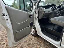 Vauxhall Vivaro 2900 CDTi Sportive - U1066