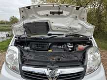 Vauxhall Vivaro 2900 CDTi Sportive - U1066