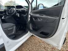 Peugeot Partner L2 BlueHDi 950 Professional 5 Seat Combi - U1070
