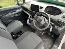 Peugeot Partner L2 BlueHDi 950 Professional 5 Seat Combi - U1070