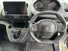 Peugeot Partner L2 BlueHDi 950 Professional 5 Seat Combi - U1070
