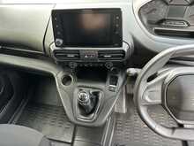 Peugeot Partner L2 BlueHDi 950 Professional 5 Seat Combi - U1070