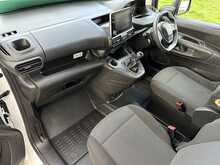 Peugeot Partner L2 BlueHDi 950 Professional 5 Seat Combi - U1070