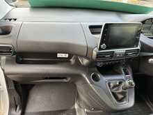 Peugeot Partner L2 BlueHDi 950 Professional 5 Seat Combi - U1070