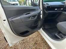 Peugeot Partner L2 BlueHDi 950 Professional 5 Seat Combi - U1070