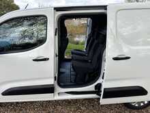 Peugeot Partner L2 BlueHDi 950 Professional 5 Seat Combi - U1070