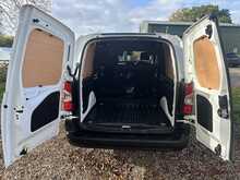 Peugeot Partner L2 BlueHDi 950 Professional 5 Seat Combi - U1070