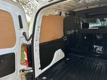 Peugeot Partner L2 BlueHDi 950 Professional 5 Seat Combi - U1070