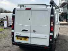 Vauxhall Vivaro 2900 L1 H1 120ps
 - U1107