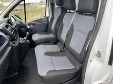 Vauxhall Vivaro 2900 L1 H1 120ps
 - U1107