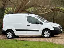 Peugeot Partner BlueHDi 854 Professional 3 Seat Air Con - U1110