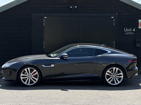 5.0 V8 R Coupe 2dr Petrol Auto AWD Euro 6 (s/s) (550 ps)