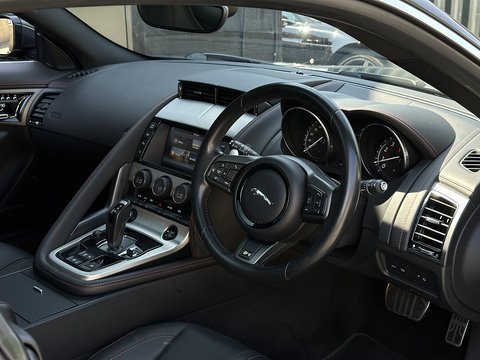 5.0 V8 R Coupe 2dr Petrol Auto AWD Euro 6 (s/s) (550 ps)