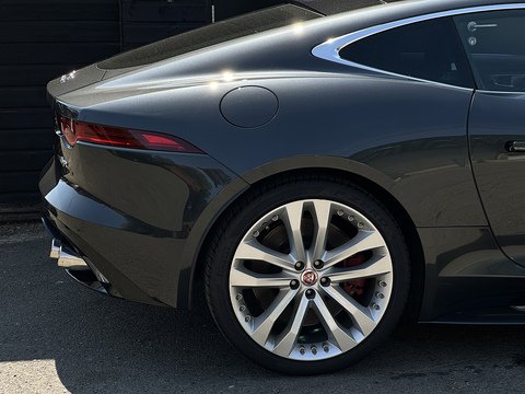 5.0 V8 R Coupe 2dr Petrol Auto AWD Euro 6 (s/s) (550 ps)