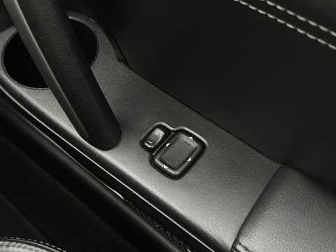 2.0i Sport Tech Convertible 2dr Petrol Manual Euro 5 (160 ps)