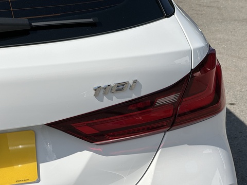 1.5 118i SE Hatchback 5dr Petrol DCT Euro 6 (s/s) (140 ps)