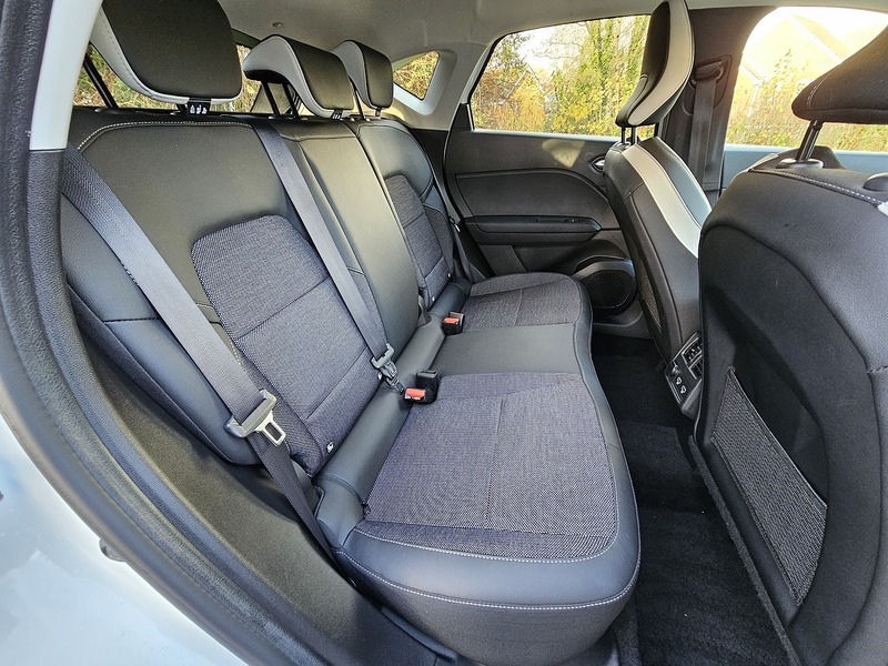 Renault Captur E-TECH techno - U1362