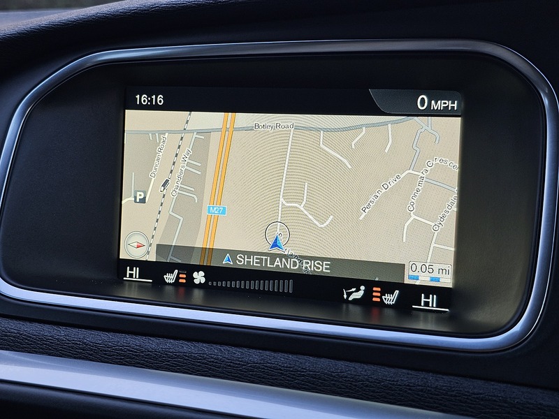 Volvo V40 D2 SE Lux - U1380