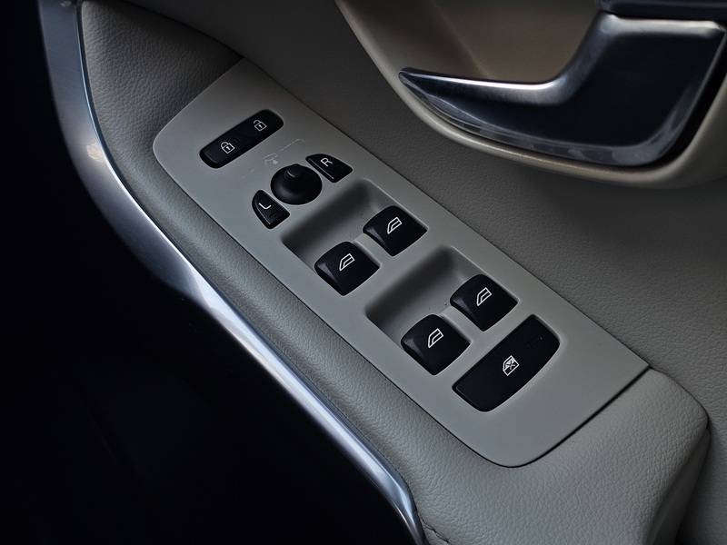 Volvo V40 D2 SE Lux - U1380