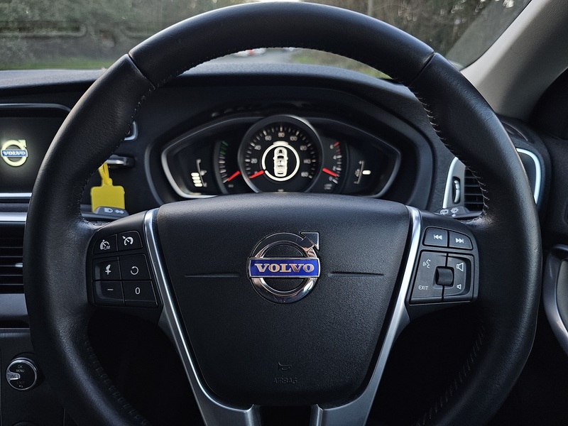 Volvo V40 D2 SE Lux - U1380