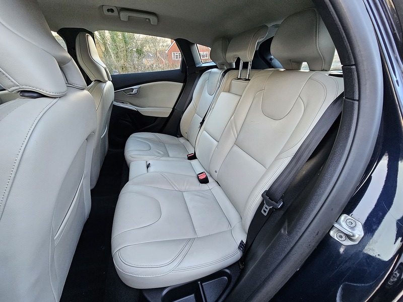 Volvo V40 D2 SE Lux - U1380