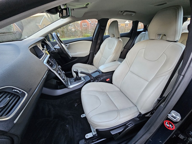 Volvo V40 D2 SE Lux - U1380