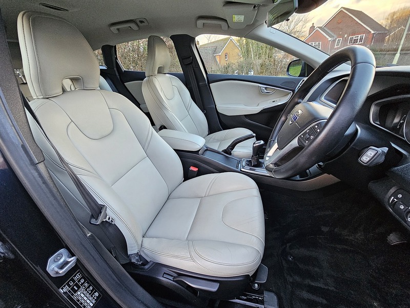 Volvo V40 D2 SE Lux - U1380