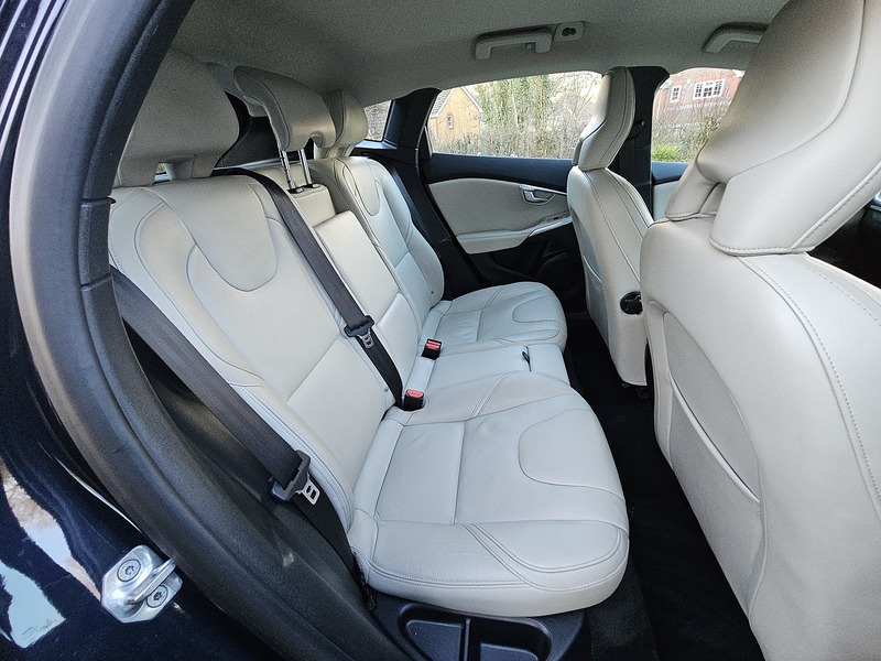 Volvo V40 D2 SE Lux - U1380