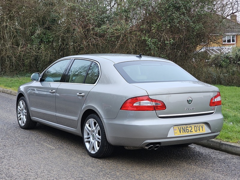 Skoda Superb TDI Elegance - U1381