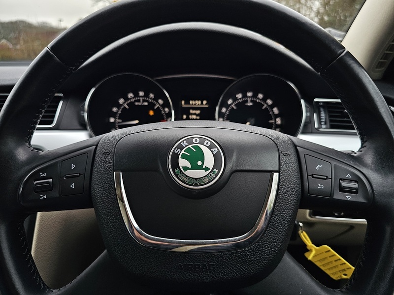 Skoda Superb TDI Elegance - U1381