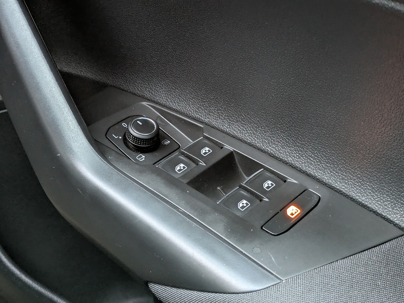 Volkswagen Polo TSI SE - U1393