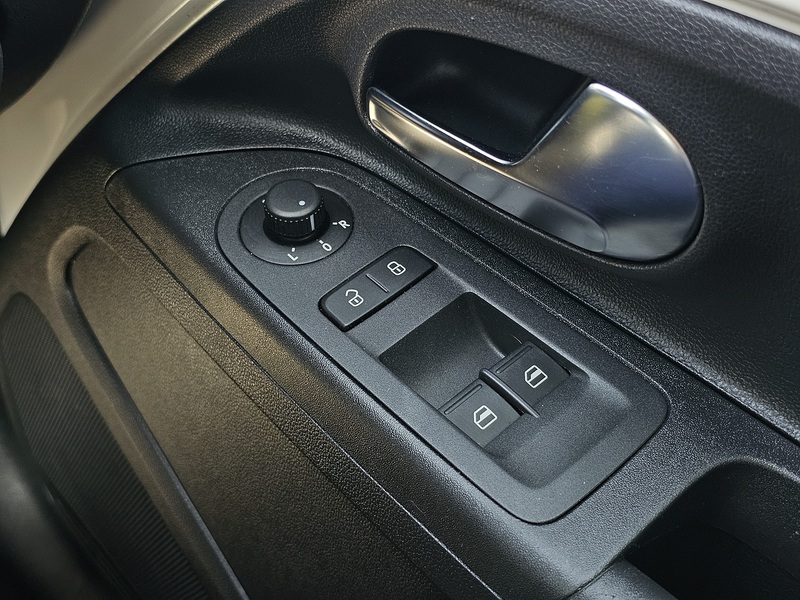 Volkswagen up! High up! - U1431