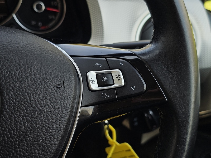 Volkswagen up! High up! - U1431