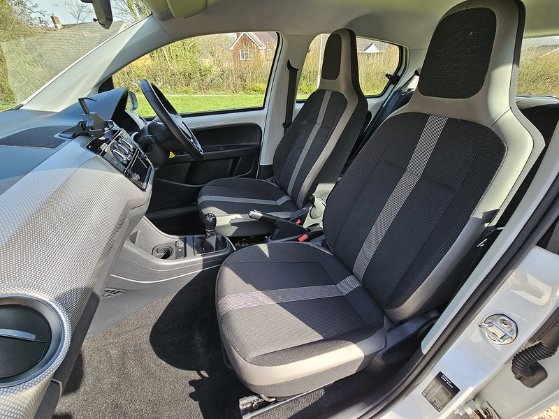 Volkswagen up! High up! - U1431