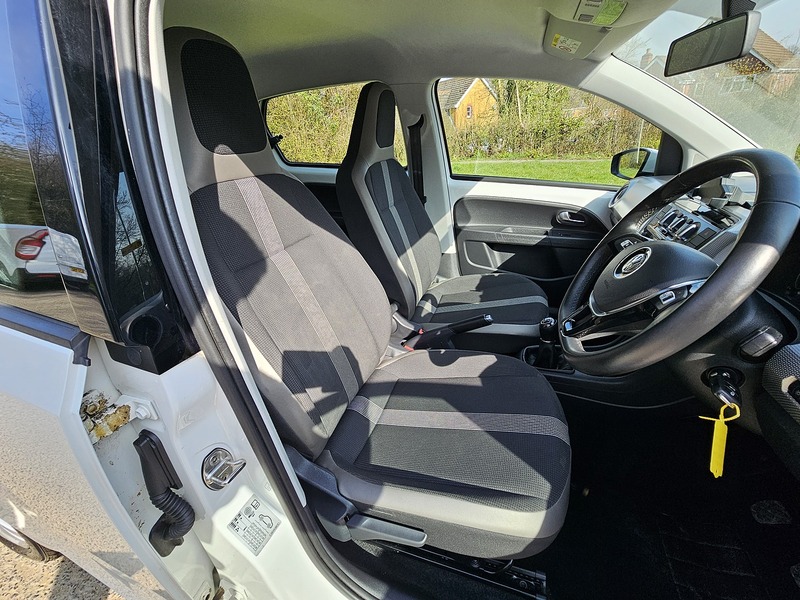 Volkswagen up! High up! - U1431