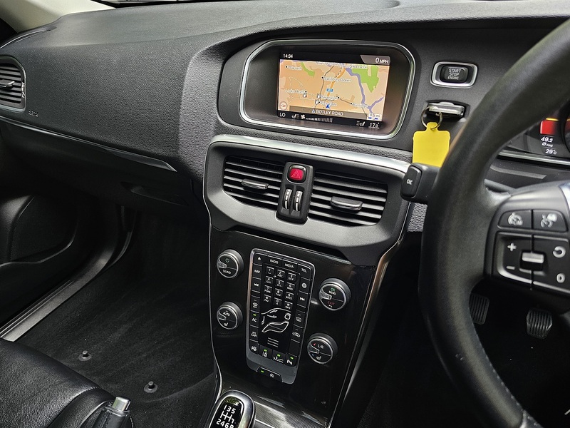 Volvo V40 D3 Inscription - U1534