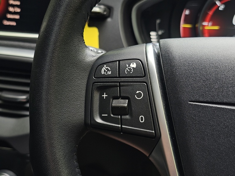 Volvo V40 D3 Inscription - U1534