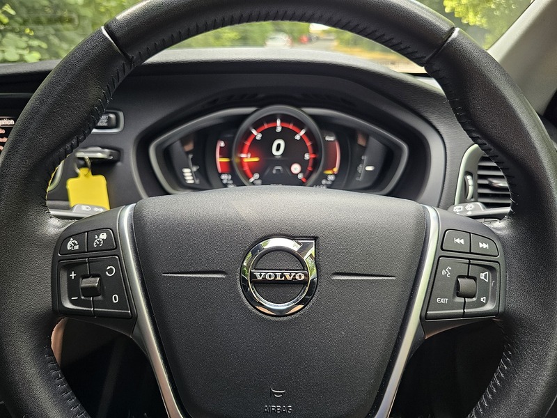 Volvo V40 D3 Inscription - U1534