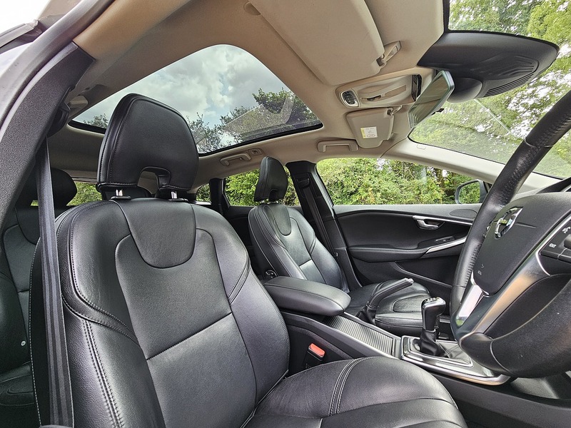 Volvo V40 D3 Inscription - U1534