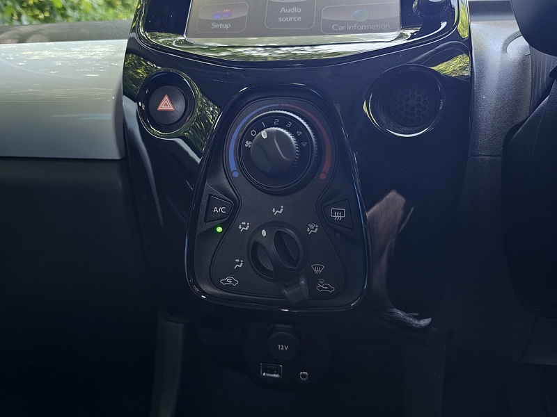 Toyota AYGO VVT-i x-pression - U1550