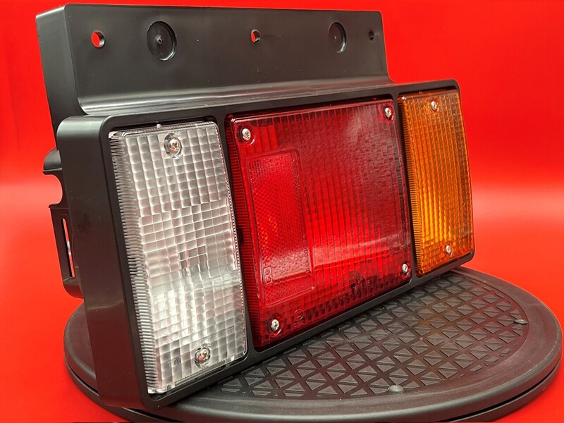 LAMP ASM RR COMB R/H Image 2