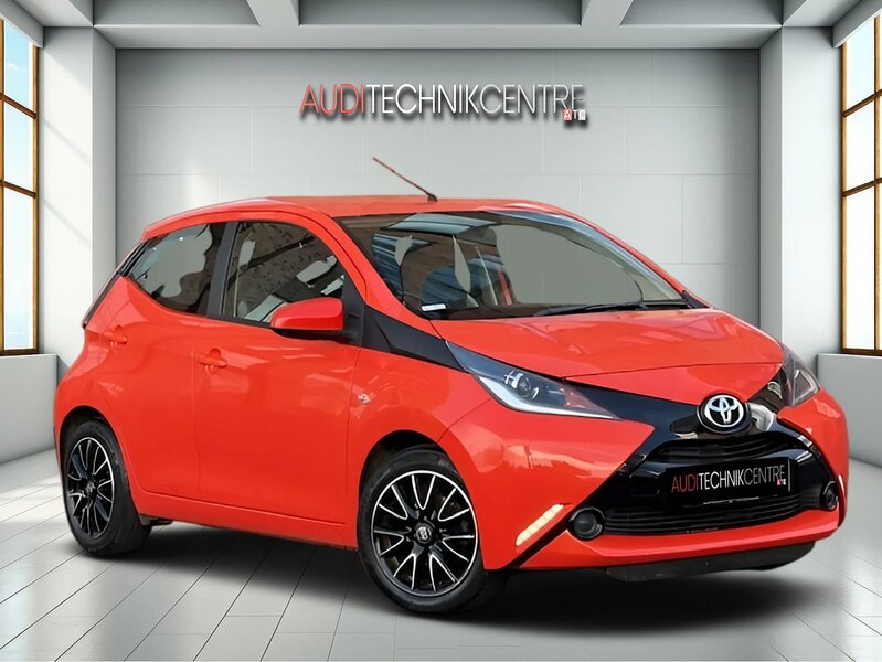 1.0 VVT-i x-play Hatchback 5dr Petrol Manual Euro 6 (68 ps)