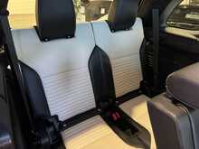 Land Rover Discovery D250 MHEV R-Dynamic SE - U1165