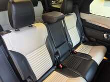 Land Rover Discovery D250 MHEV R-Dynamic SE - U1165